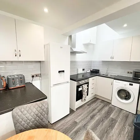 Two Bedroom Flat In Redland * Bristol