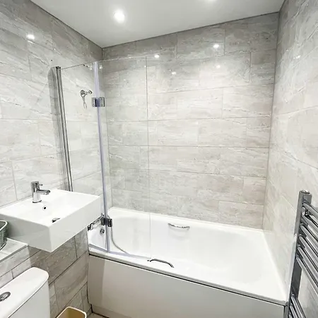 Lägenhet Two Bedroom Flat In Redland *